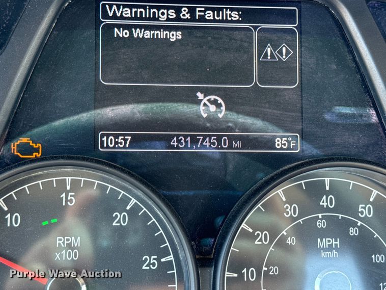 image for item EH4351 2016 Peterbilt 567 semi truck