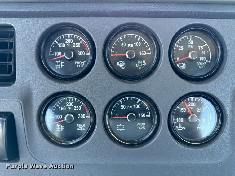 image for item EH4351 2016 Peterbilt 567 semi truck