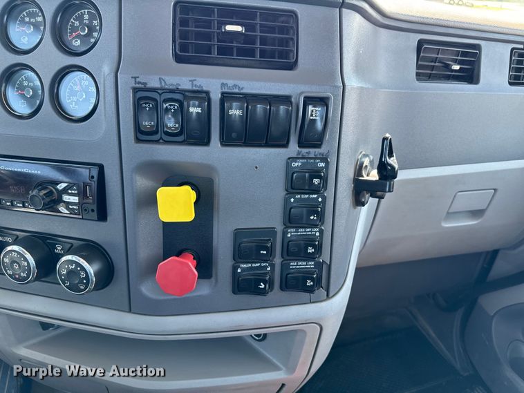 image for item EH4351 2016 Peterbilt 567 semi truck