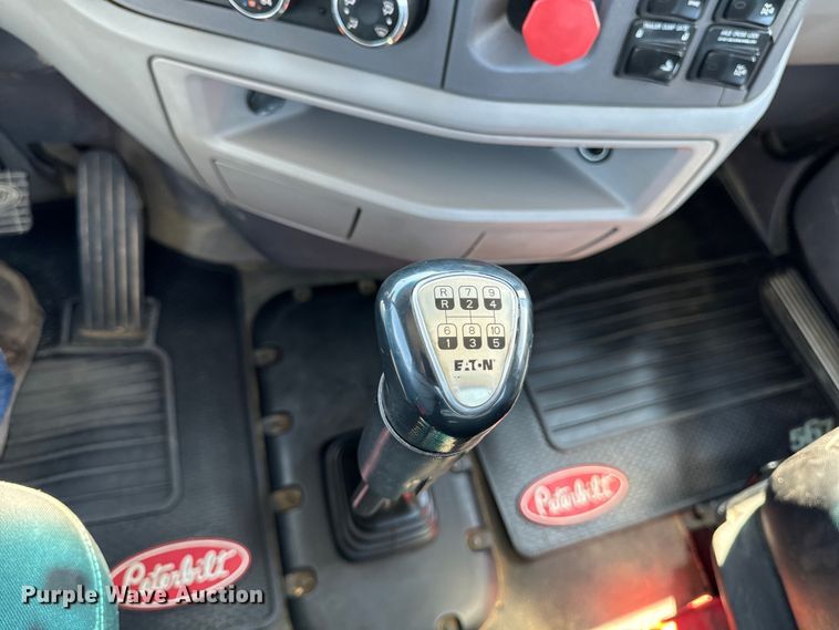 image for item EH4351 2016 Peterbilt 567 semi truck