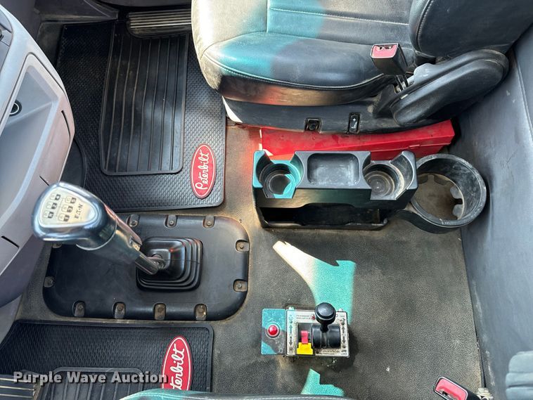 image for item EH4351 2016 Peterbilt 567 semi truck