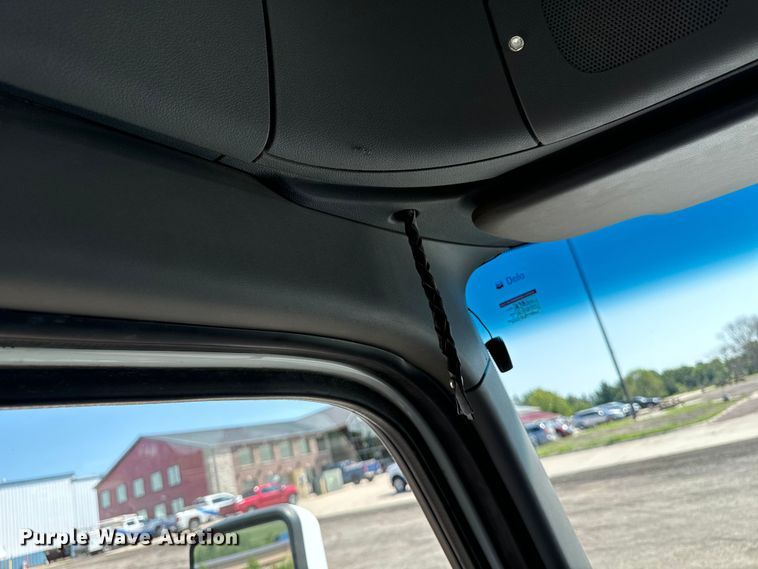 image for item EH4351 2016 Peterbilt 567 semi truck