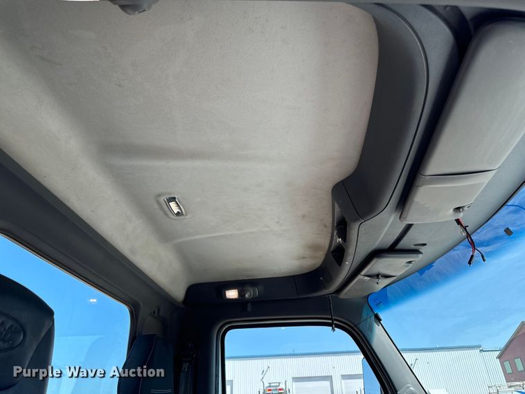 image for item EH4351 2016 Peterbilt 567 semi truck