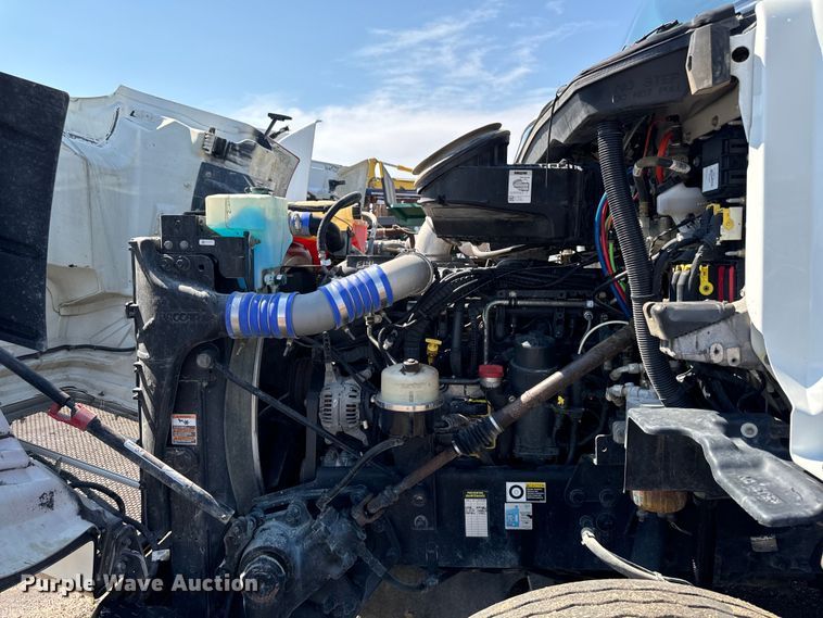 image for item EH4351 2016 Peterbilt 567 semi truck