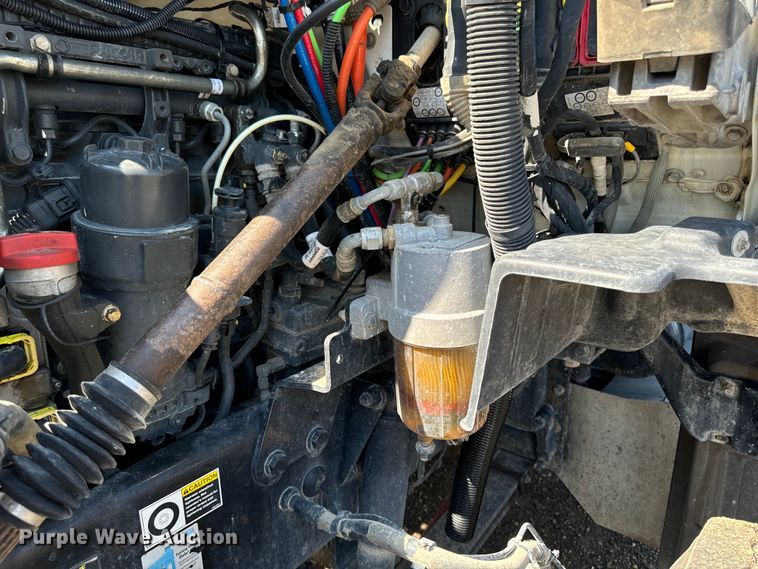 image for item EH4351 2016 Peterbilt 567 semi truck