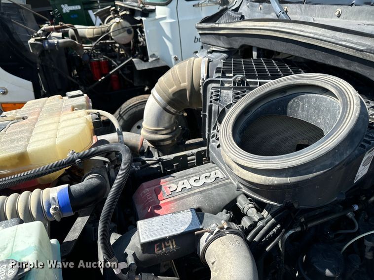 image for item EH4351 2016 Peterbilt 567 semi truck