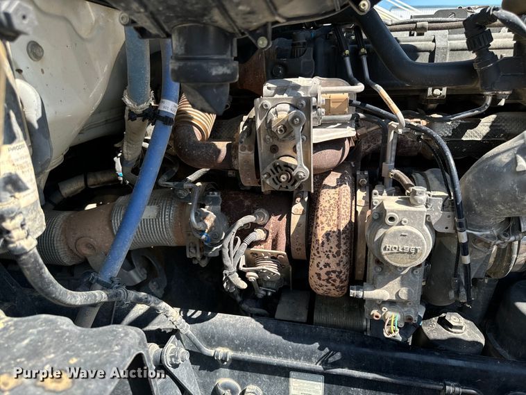 image for item EH4351 2016 Peterbilt 567 semi truck