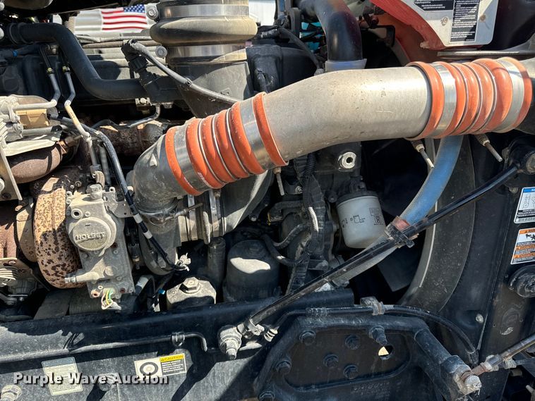 image for item EH4351 2016 Peterbilt 567 semi truck