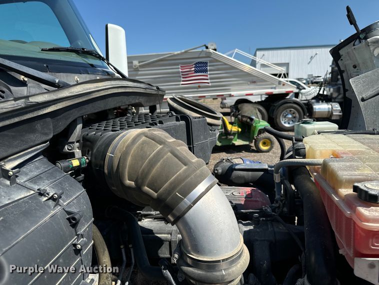 image for item EH4351 2016 Peterbilt 567 semi truck