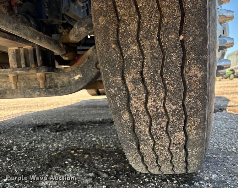 image for item EH4351 2016 Peterbilt 567 semi truck