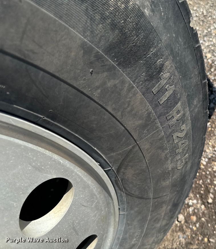 image for item EH4351 2016 Peterbilt 567 semi truck