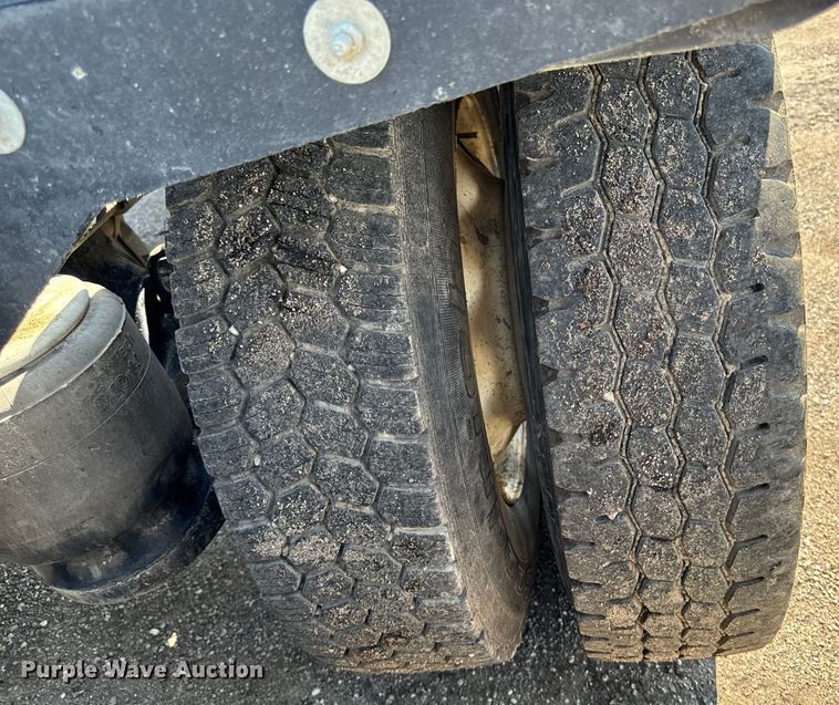 image for item EH4351 2016 Peterbilt 567 semi truck