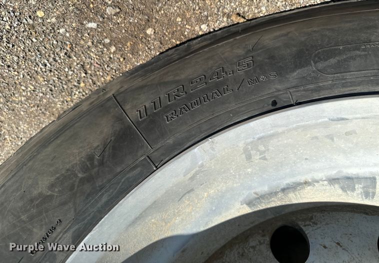 image for item EH4351 2016 Peterbilt 567 semi truck