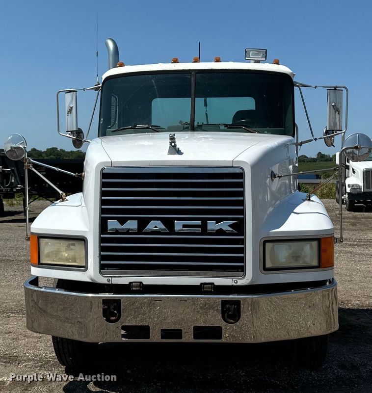 image for item EH4354 1995 Mack CH613 semi truck
