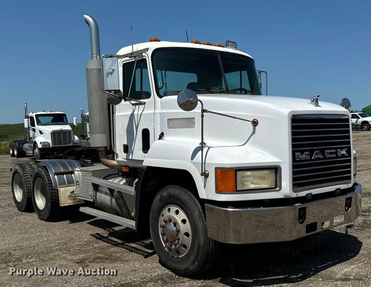 image for item EH4354 1995 Mack CH613 semi truck