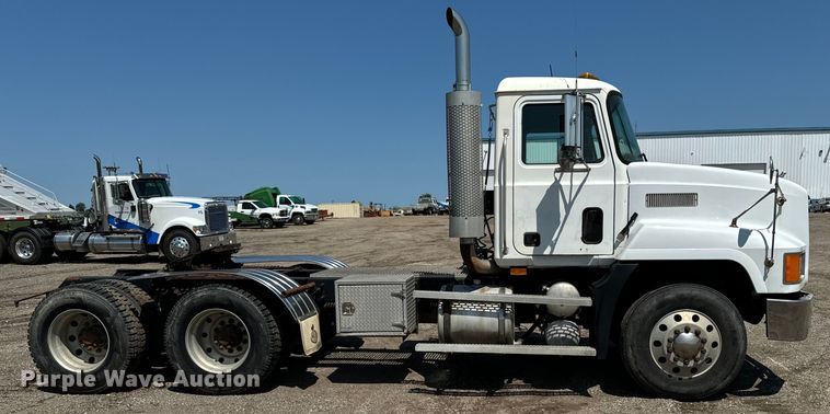 image for item EH4354 1995 Mack CH613 semi truck