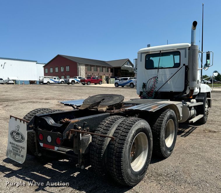 image for item EH4354 1995 Mack CH613 semi truck