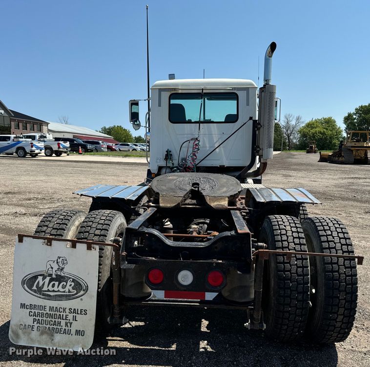 image for item EH4354 1995 Mack CH613 semi truck