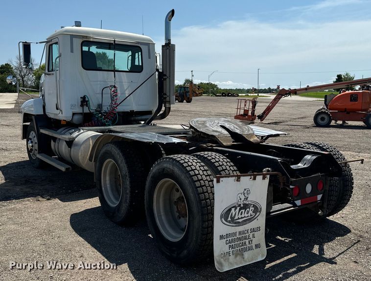 image for item EH4354 1995 Mack CH613 semi truck