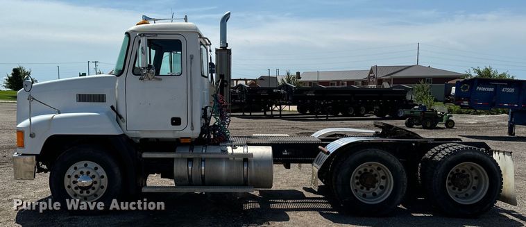 image for item EH4354 1995 Mack CH613 semi truck