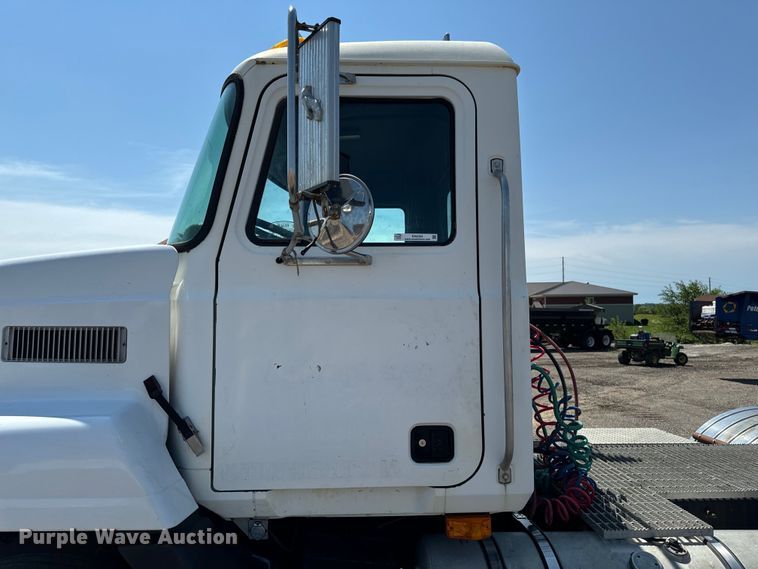 image for item EH4354 1995 Mack CH613 semi truck