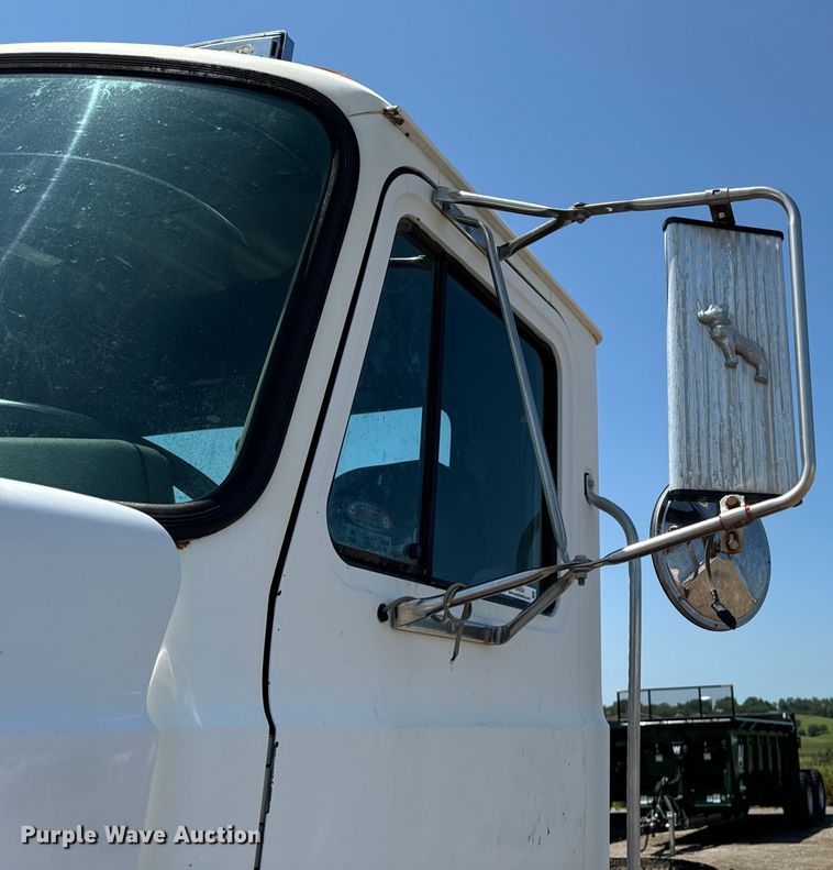 image for item EH4354 1995 Mack CH613 semi truck