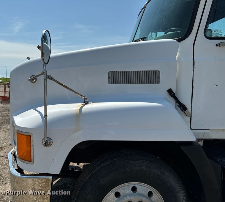 image for item EH4354 1995 Mack CH613 semi truck