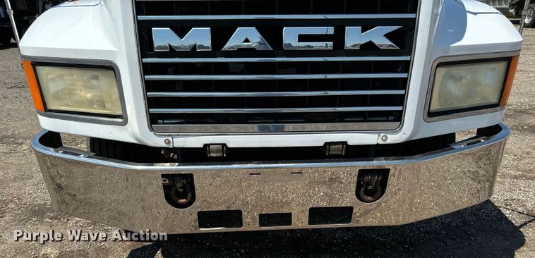 image for item EH4354 1995 Mack CH613 semi truck