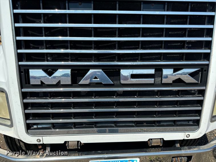image for item EH4354 1995 Mack CH613 semi truck
