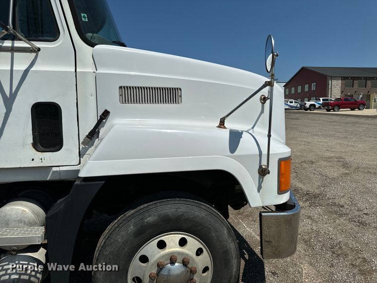 image for item EH4354 1995 Mack CH613 semi truck
