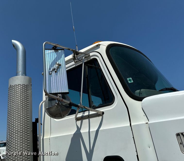 image for item EH4354 1995 Mack CH613 semi truck