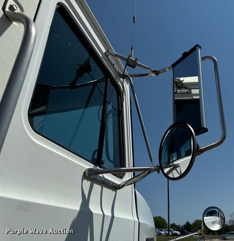 image for item EH4354 1995 Mack CH613 semi truck