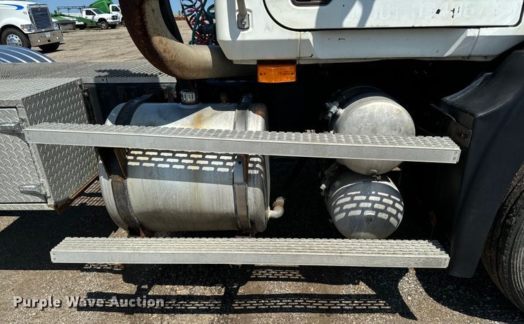 image for item EH4354 1995 Mack CH613 semi truck