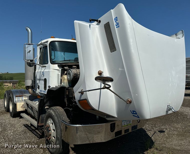 image for item EH4354 1995 Mack CH613 semi truck