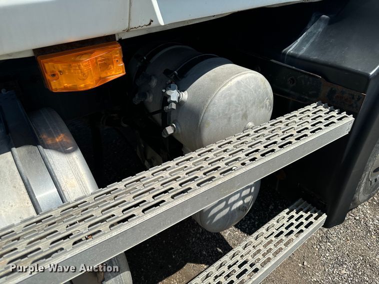 image for item EH4354 1995 Mack CH613 semi truck