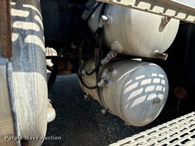 image for item EH4354 1995 Mack CH613 semi truck