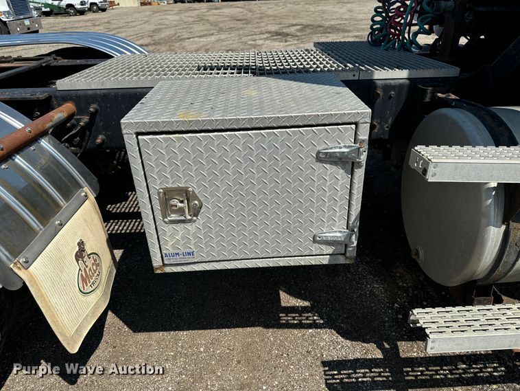 image for item EH4354 1995 Mack CH613 semi truck