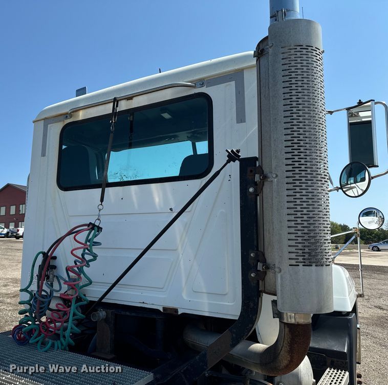 image for item EH4354 1995 Mack CH613 semi truck