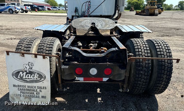 image for item EH4354 1995 Mack CH613 semi truck