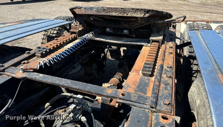 image for item EH4354 1995 Mack CH613 semi truck