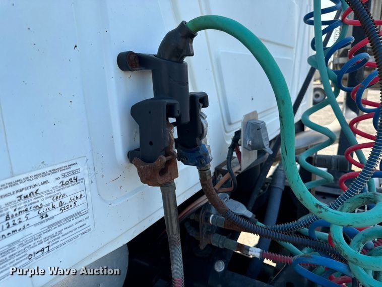 image for item EH4354 1995 Mack CH613 semi truck