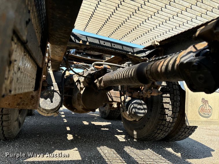 image for item EH4354 1995 Mack CH613 semi truck