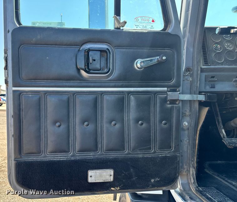 image for item EH4354 1995 Mack CH613 semi truck