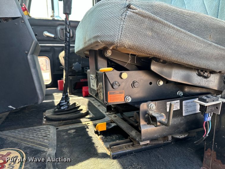 image for item EH4354 1995 Mack CH613 semi truck