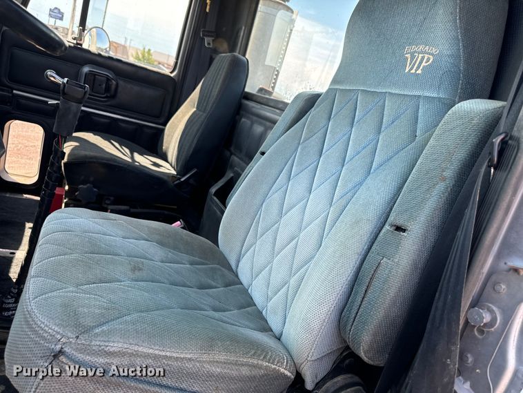 image for item EH4354 1995 Mack CH613 semi truck