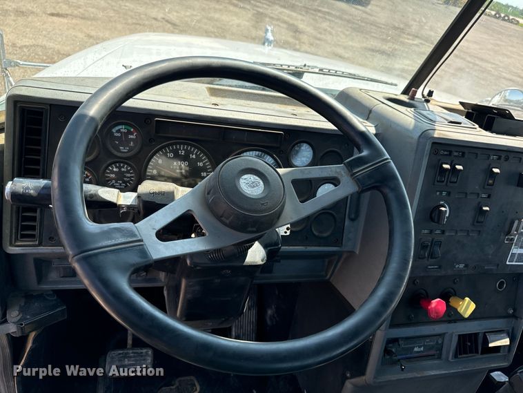 image for item EH4354 1995 Mack CH613 semi truck