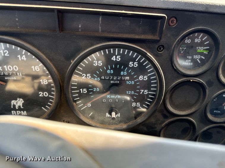 image for item EH4354 1995 Mack CH613 semi truck