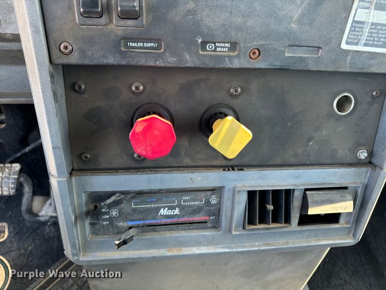 image for item EH4354 1995 Mack CH613 semi truck