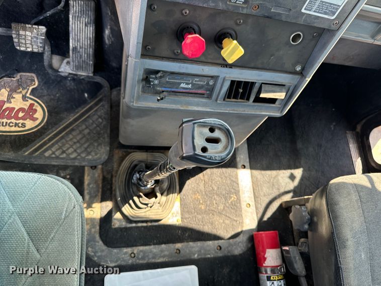 image for item EH4354 1995 Mack CH613 semi truck
