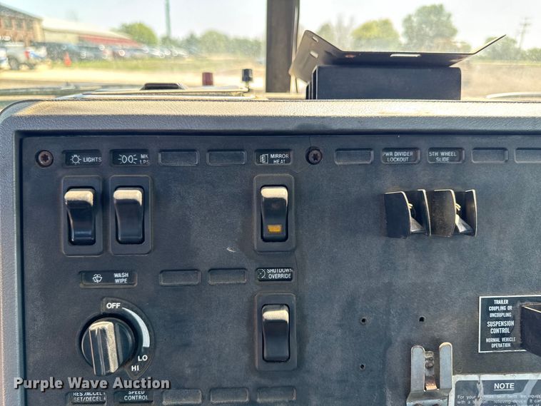 image for item EH4354 1995 Mack CH613 semi truck